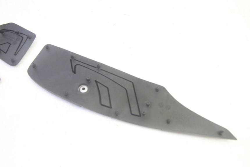 photo de CARENA PEDANA GOMME YAMAHA TRICITY 300 (2020 - 2024) - Dettagli dei punti di fissaggio