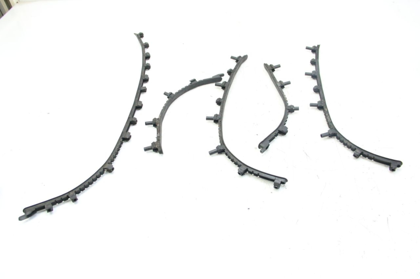 photo de TAPPETINO PEDANA PIAGGIO VESPA GRANTURISMO 125 (2003 - 2007) - Dettaglio del componente