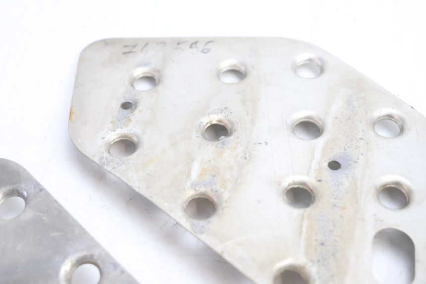 photo de CARENA PEDANA GOMME PEUGEOT VIVACITY 50 (2004 - 2009) - Altra angolazione