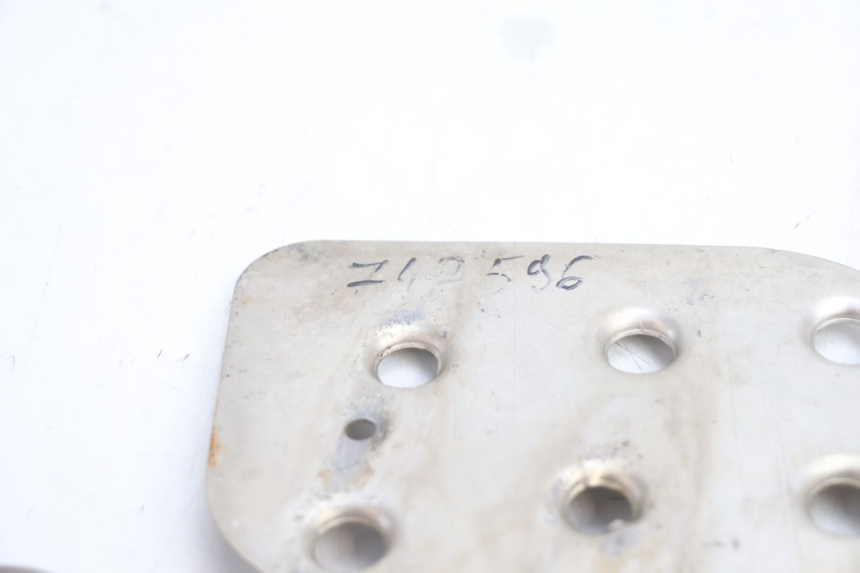 photo de CARENA PEDANA GOMME PEUGEOT VIVACITY 50 (2004 - 2009) - Primo piano tecnico