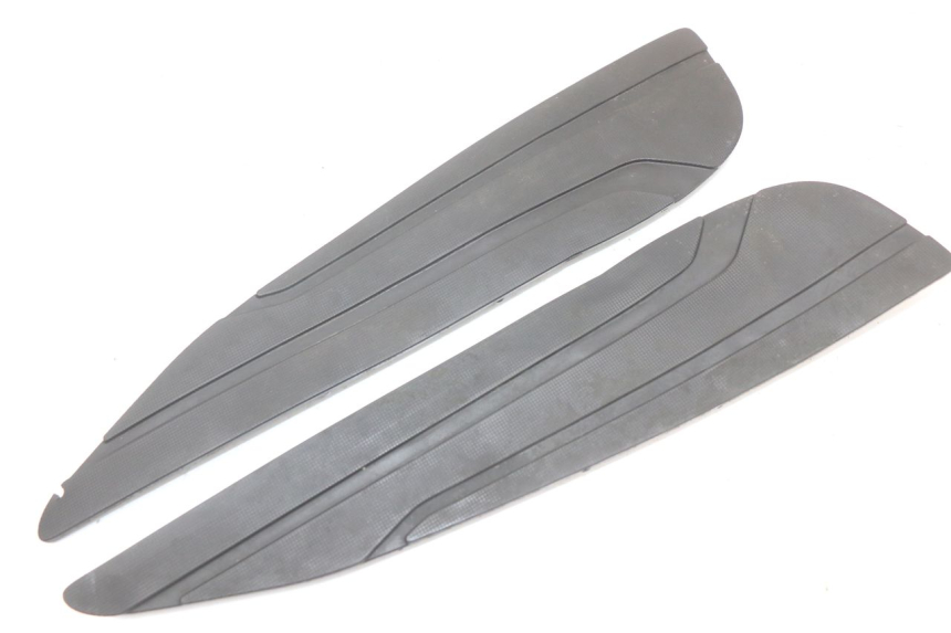 photo de TAPPETINO PEDANA YAMAHA X-MAX XMAX 125 (2010 - 2013) - Dettaglio del componente