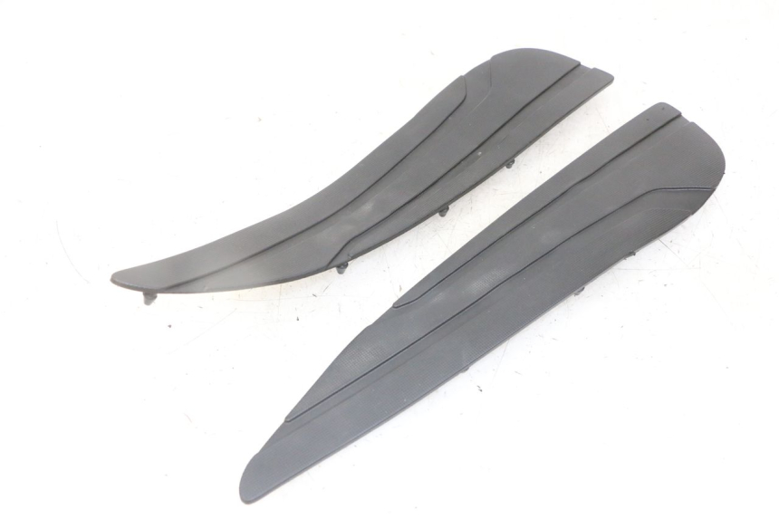 photo de TAPPETINO PEDANA YAMAHA X-MAX XMAX 125 (2010 - 2013) - Dettaglio del componente