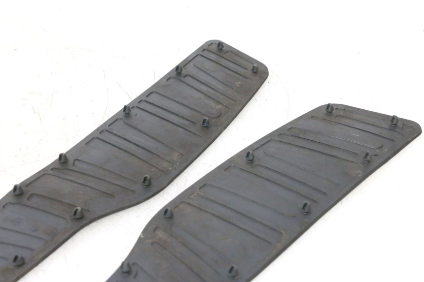 photo de Tappetino pedana PIAGGIO X8 STREET 125 (2006 - 2007) - Stato della superficie e materiale