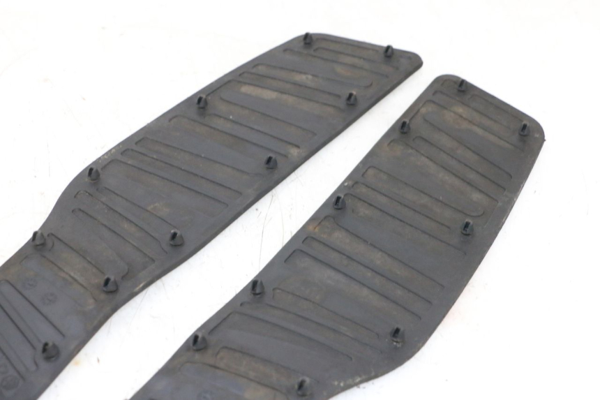 photo de Tappetino pedana PIAGGIO X8 125 (2004 - 2007) - Zoom sullo stato d'uso