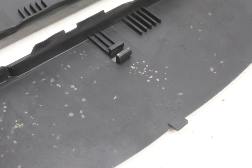 photo de CARENA PEDANA GOMME PIAGGIO X9 AMALFI 180 (2000 - 2003) - Marcature e riferimenti originali