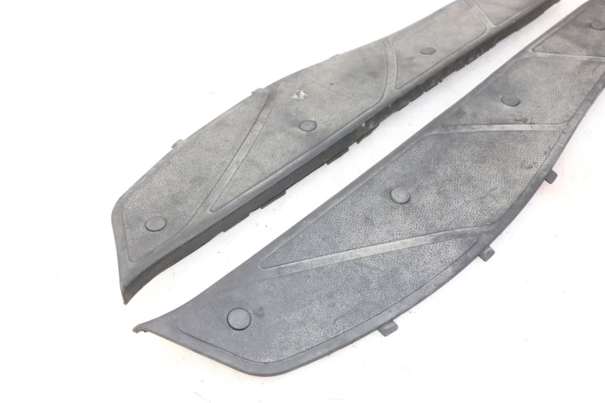 photo de TAPPETINO PEDANA PIAGGIO X9 EVOLUTION 125 (2003 - 2007) - Zoom sullo stato d'uso