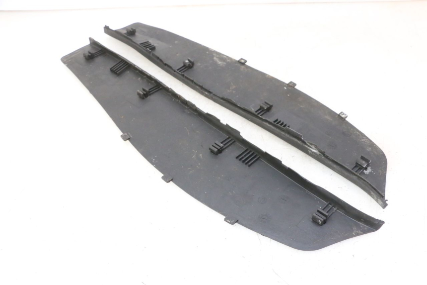 photo de TAPPETINO PEDANA PIAGGIO X9 EVOLUTION 125 (2003 - 2007) - Zoom sullo stato d'uso