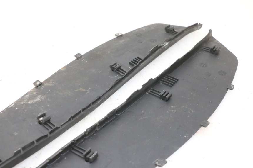 photo de TAPPETINO PEDANA PIAGGIO X9 EVOLUTION 125 (2003 - 2007) - Primo piano tecnico