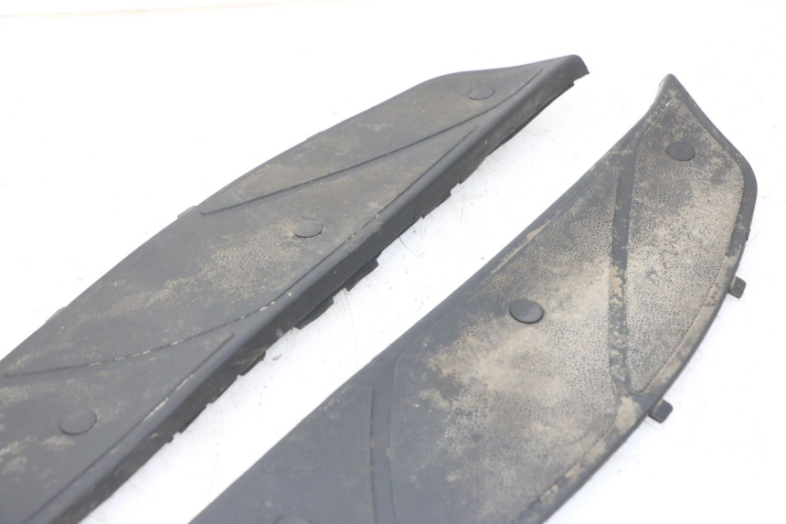 photo de TAPPETINO PEDANA PIAGGIO X9 EVOLUTION 125 (2003 - 2007) - Stato della superficie e materiale