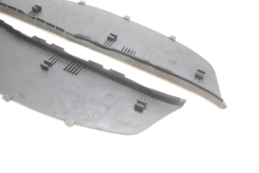 photo de TAPPETINO PEDANA PIAGGIO X9 EVOLUTION 125 (2003 - 2007) - Stato della superficie e materiale
