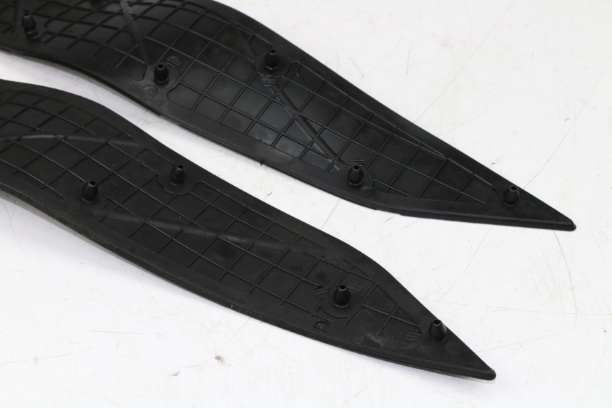 photo de TAPPETINO PEDANA YAMAHA X-MAX 250 (2007 - 2009) - Zoom sui componenti