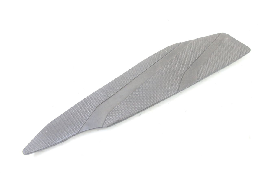 photo de TAPPETINO PEDANA YAMAHA YP X-MAX XMAX 400 (2014 - 2017) - Dettaglio del componente