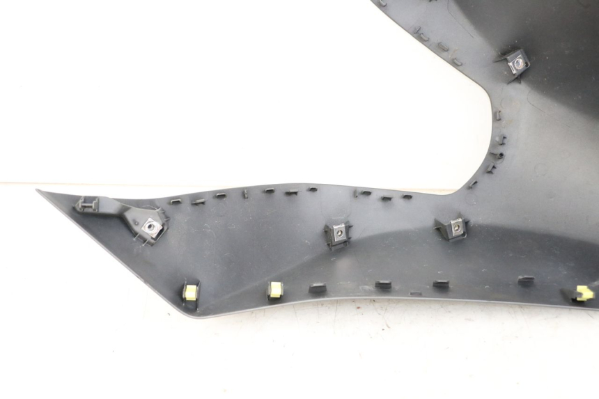 photo de COPRI SERBATOIO YAMAHA TRACER 7 700 (2020 - 2024) - Primo piano tecnico