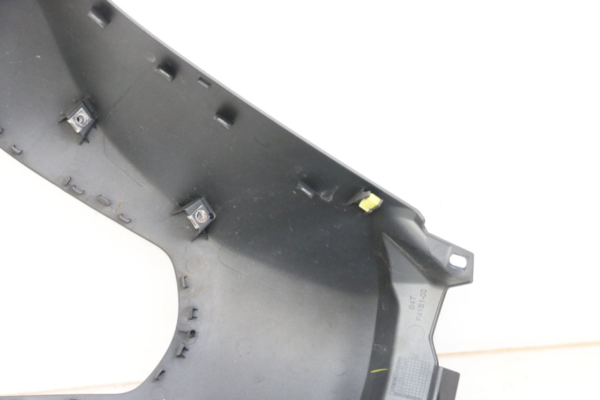 photo de COPRI SERBATOIO YAMAHA TRACER 7 700 (2020 - 2024) - Dettagli dei punti di fissaggio