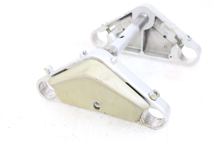 photo de PIASTRA APRILIA CLASSIC 125 (1995 - 2001) - Dettagli dei punti di fissaggio