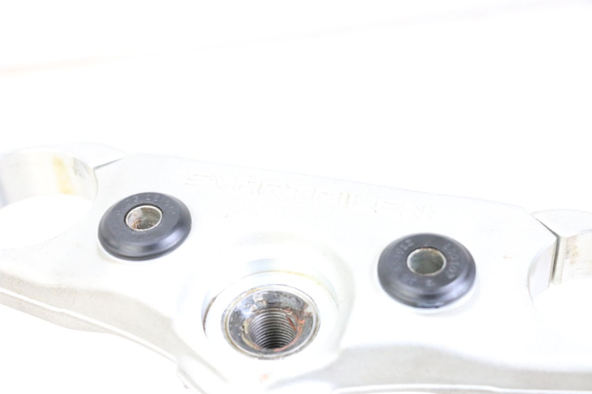 photo de PIASTRA HUSQVARNA SVARTPILEN 401 (2018 - 2023) - Dettagli dei punti di fissaggio