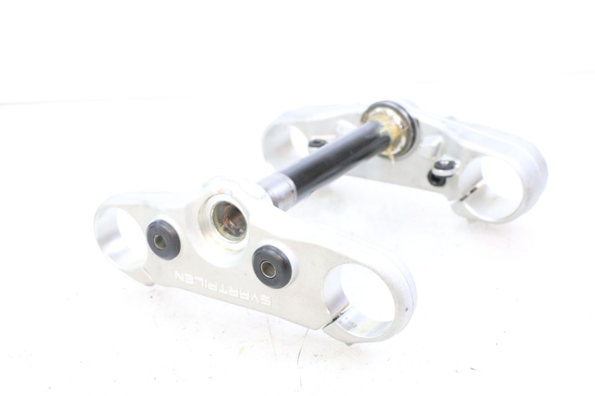 photo de PIASTRA HUSQVARNA SVARTPILEN 401 (2018 - 2023) - Stato della superficie e materiale