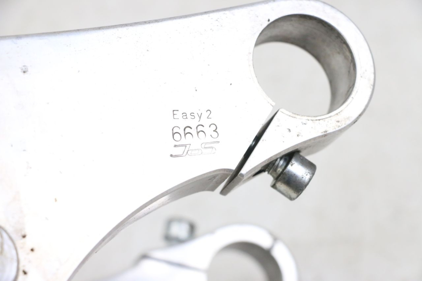 photo de PIASTRA HARLEY DAVIDSON SPORTSTER XL CUSTOM 1200 (2003 - 2004) - Dettagli dei punti di fissaggio