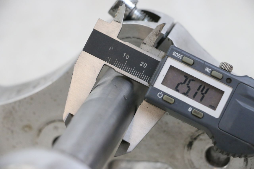 photo de PIASTRA HARLEY DAVIDSON SPORTSTER XL CUSTOM 1200 (2003 - 2004) - Stato della superficie e materiale