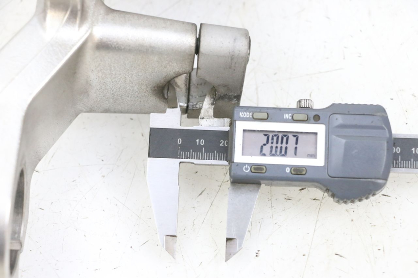 photo de PIASTRA SUPERIORE SUZUKI BURGMAN 650 (2013 - 2020) - Dettaglio del componente