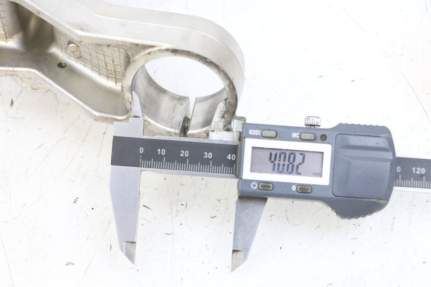 photo de PIASTRA SUPERIORE SUZUKI BURGMAN 650 (2013 - 2020) - Zoom sullo stato d'uso