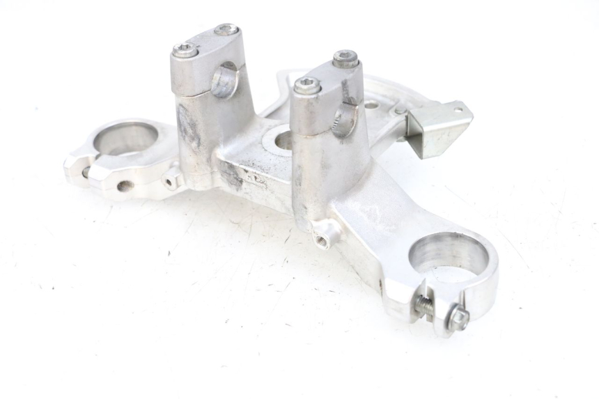 photo de PIASTRA SUPERIORE SUZUKI BURGMAN 650 (2013 - 2020) - Dettagli dei punti di fissaggio