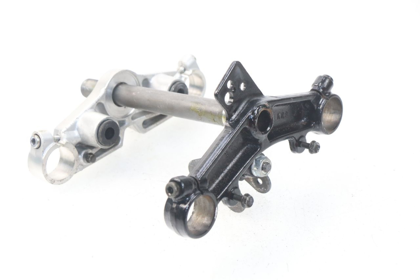 photo de TELAIO SUPERIORE HONDA CA REBEL 125 (1995 - 2001) - Dettagli dei punti di fissaggio