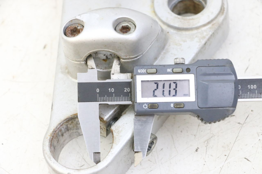 photo de PIASTRA SUPERIORE APRILIA CLASSIC 125 (1995 - 2001) - Dettaglio del componente