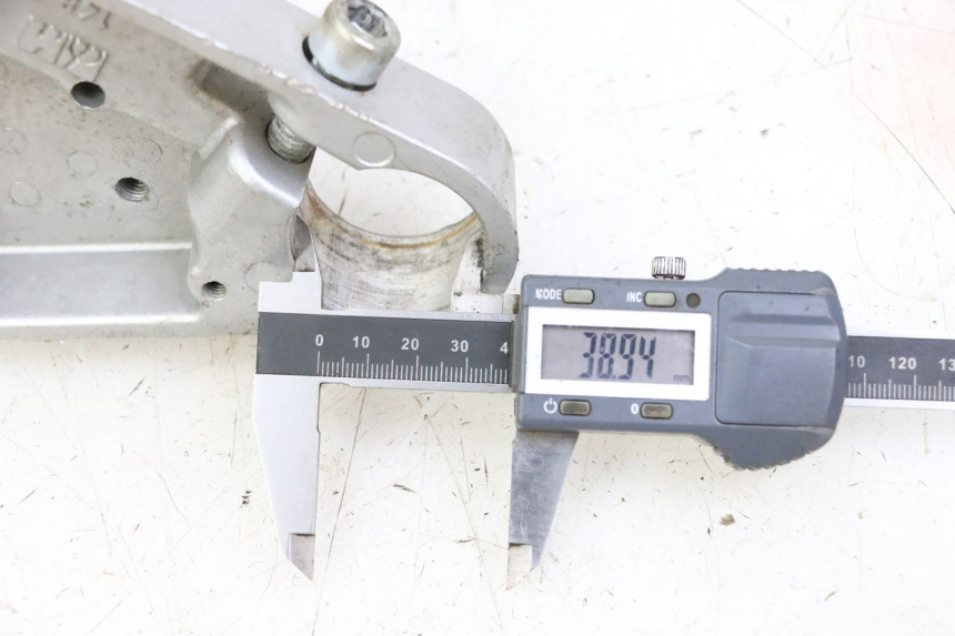 photo de PIASTRA SUPERIORE APRILIA CLASSIC 125 (1995 - 2001) - Zoom sullo stato d'uso