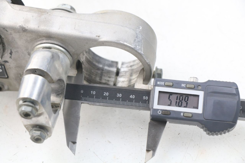 photo de PIASTRA SUPERIORE HONDA CRF CR-F 450 (2005 - 2008) - Altra angolazione