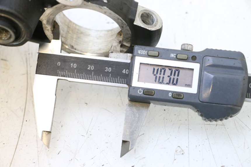 photo de PIASTRA SUPERIORE KAWASAKI ER-6 ER6 F ABS 650 (2012 - 2016) - Dettaglio del componente