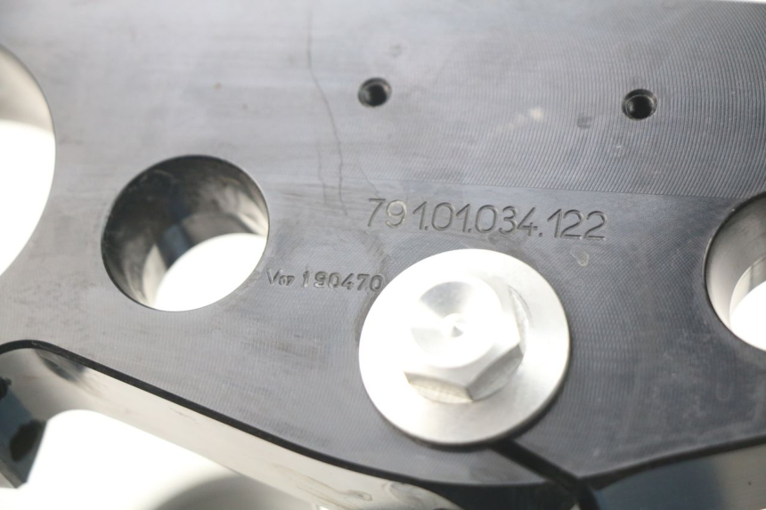 photo de PIASTRA SUPERIORE HUSQVARNA FC 350 (2019 - 2022) - Altra angolazione