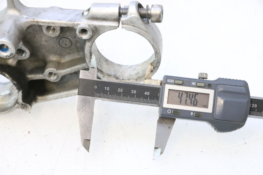 photo de PIASTRA SUPERIORE YAMAHA FJR 1300 (2001 - 2005) - Dettaglio del componente