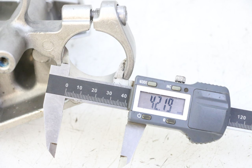 photo de PIASTRA SUPERIORE YAMAHA FZ6 FAZER S2 600 (2007 - 2011) - Dettaglio del componente