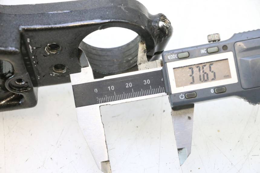 photo de PIASTRA SUPERIORE KAWASAKI GPX F ZX750F 750 (1986 - 1990) - Dettaglio del componente