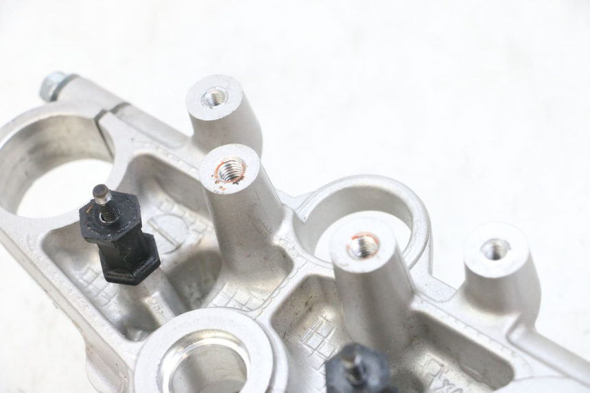 photo de PIASTRA SUPERIORE SUZUKI GSF N BANDIT 600 (1996 - 1999) - Altra angolazione