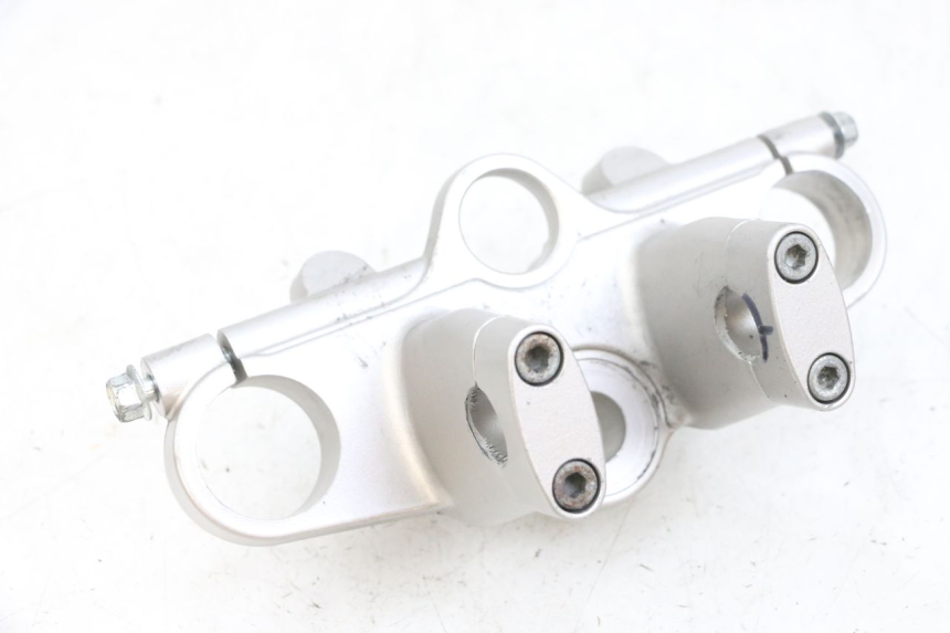 photo de PIASTRA SUPERIORE SUZUKI GSF N BANDIT 600 (1996 - 1999) - Stato della superficie e materiale