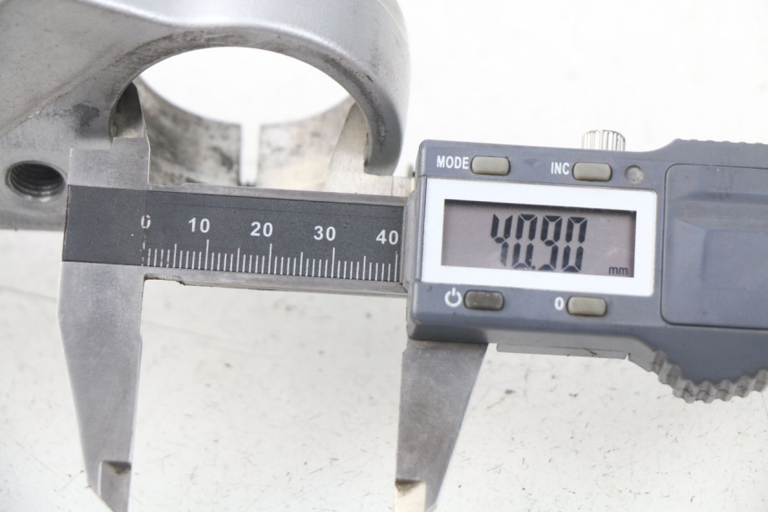 photo de Forcella superiore SUZUKI GSX-F GSXF 600 (1998 - 2004) - Dettaglio del componente