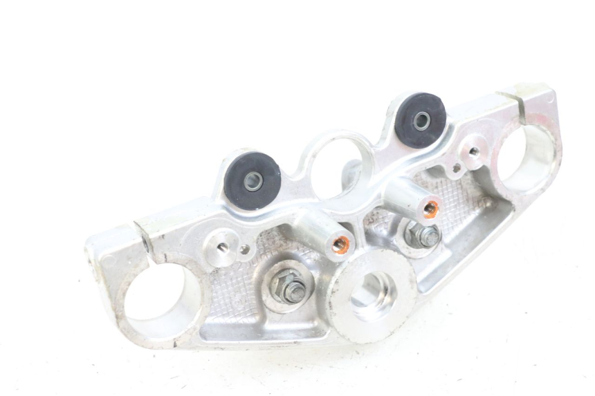 photo de PIASTRA SUPERIORE SUZUKI GZ MARAUDER 125 (1998 - 2004) - Altra angolazione