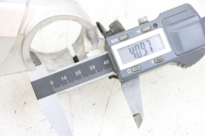 photo de PIASTRA SUPERIORE HONDA CBR F 1000 (1993 - 1996) - Dettaglio del componente