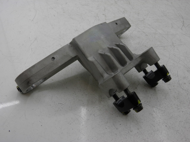 photo de Forcella superiore KYMCO XCITING RI ABS 500 (2010) - Dettagli dei punti di fissaggio