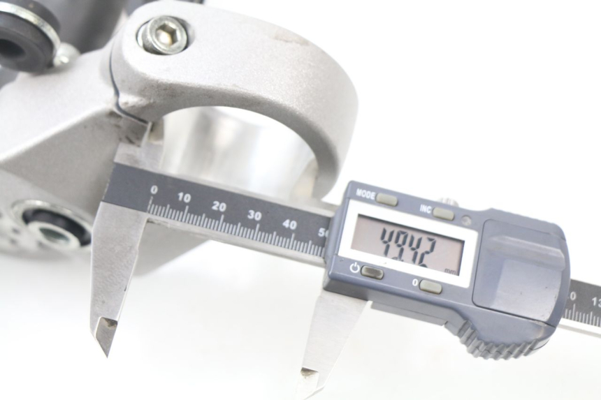 photo de PIASTRA SUPERIORE DUCATI M796 MONSTER 796 (2010 - 2014) - Dettaglio del componente