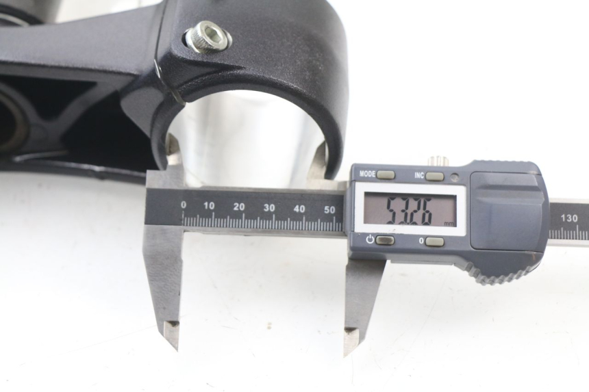 photo de PIASTRA SUPERIORE DUCATI M796 MONSTER 796 (2010 - 2014) - Zoom sullo stato d'uso