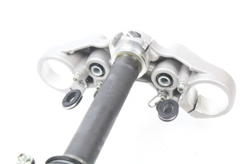 photo de PIASTRA SUPERIORE DUCATI M796 MONSTER 796 (2010 - 2014) - Dettagli dei punti di fissaggio