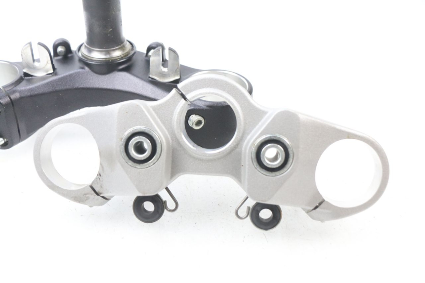 photo de PIASTRA SUPERIORE DUCATI M796 MONSTER 796 (2010 - 2014) - Marcature e riferimenti originali