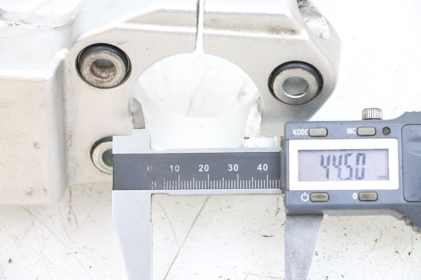 photo de PIASTRA SUPERIORE MOTO GUZZI NORGE 8V GT 1200 (2011 - 2016) - Dettaglio del componente