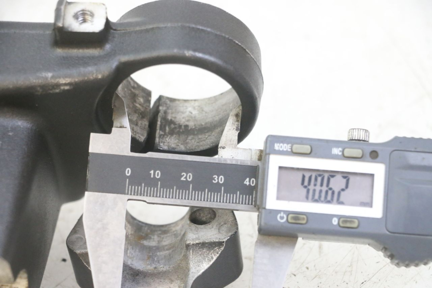 photo de PIASTRA SUPERIORE HONDA NTV DEAUVILLE ABS 700 (2007 - 2016) - Dettaglio del componente