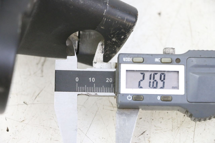 photo de PIASTRA SUPERIORE HONDA NTV DEAUVILLE 650 (2001 - 2006) - Zoom sullo stato d'uso