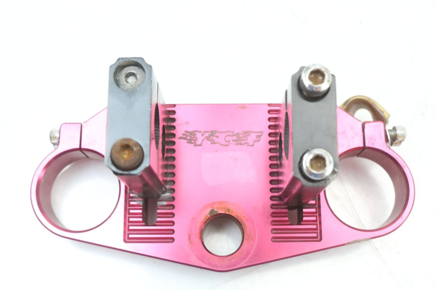 photo de PIASTRA SUPERIORE YCF PIT BIKE 125 (2010 - 2018) - Primo piano tecnico