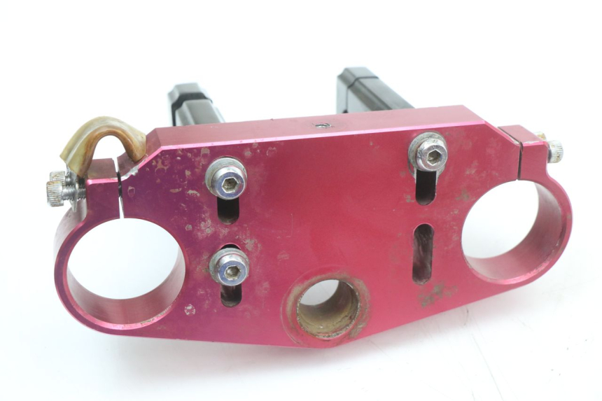 photo de PIASTRA SUPERIORE YCF PIT BIKE 125 (2010 - 2018) - Dettagli dei punti di fissaggio